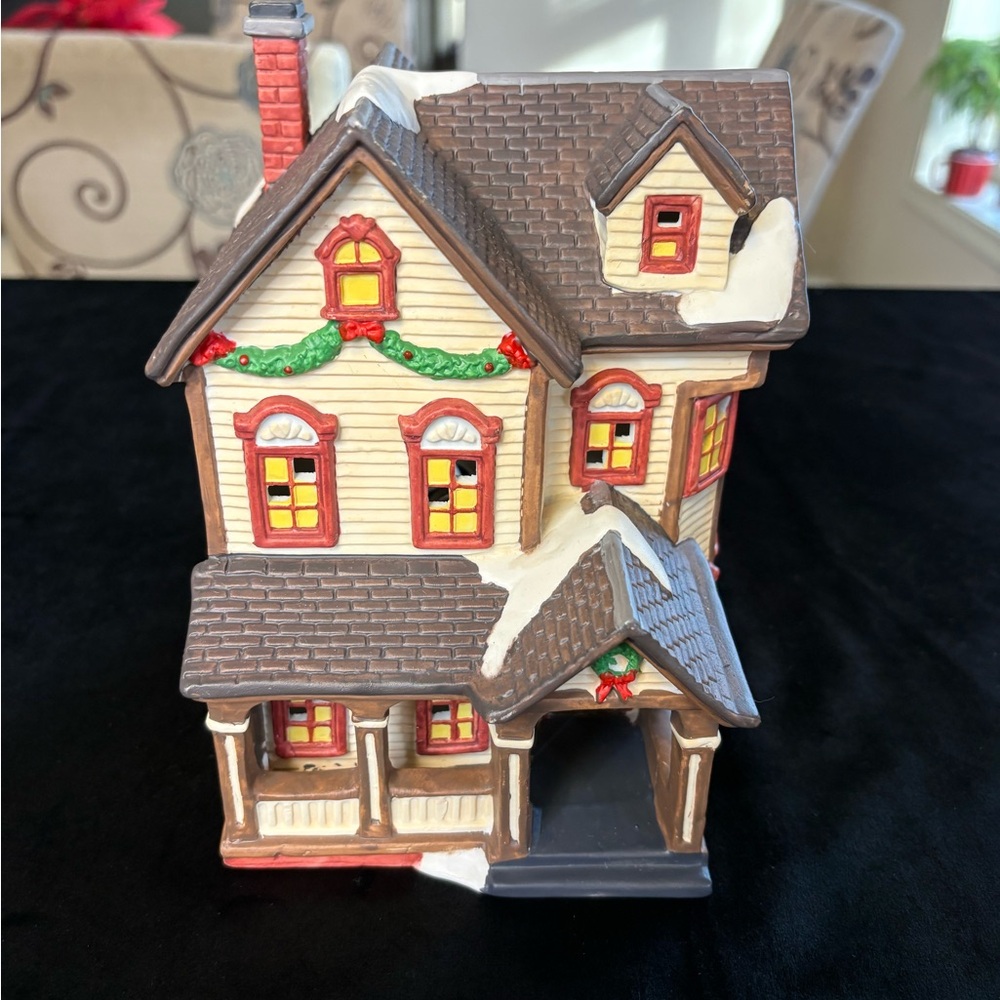 1996 Dickens collectible Victorian series porcelain lighted  house - Picture 2 of 10